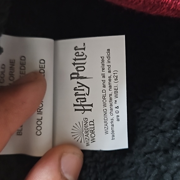 New Harry Potter Hogwarts Alumni Unisex Winter Beanie - Picture 8 of 10